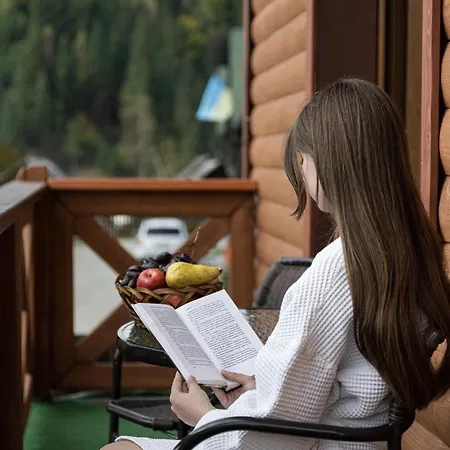 Aura Karpat Μπούκοβελ